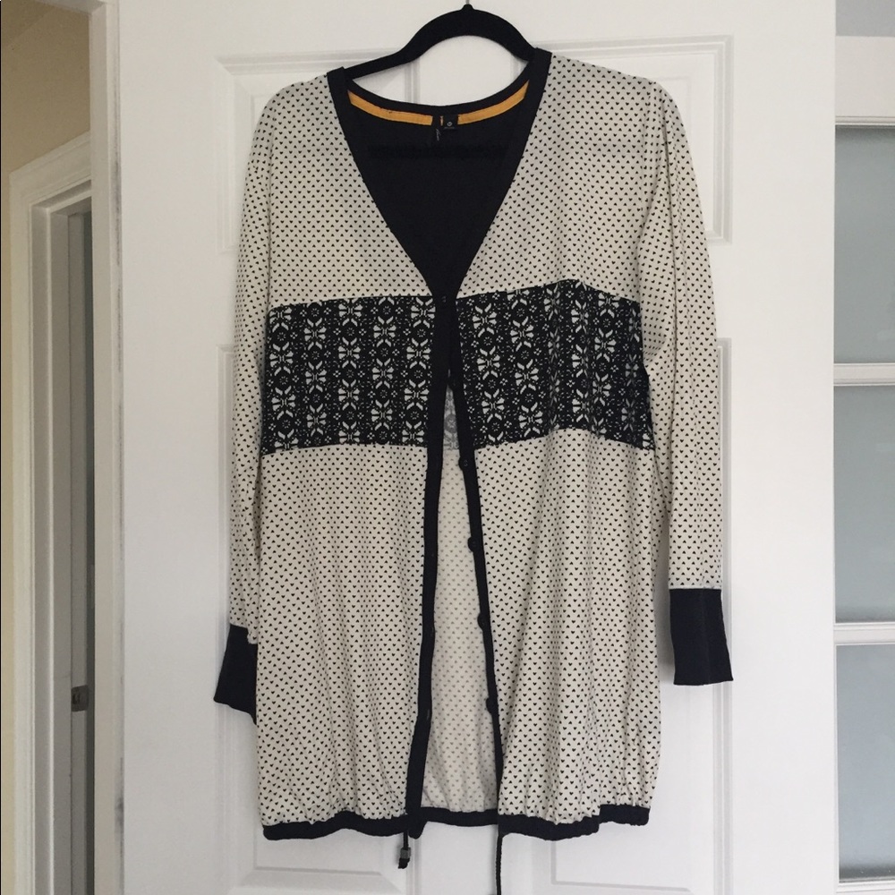 Kensie Black and White Patterned Holiday Pajama Top